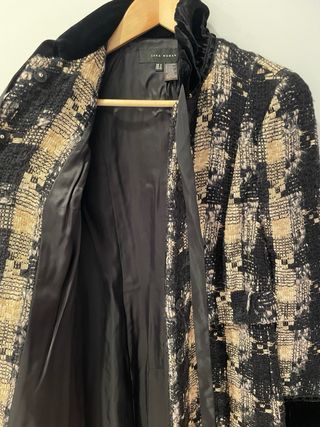 Abrigo de mujer, negro y beige. Zara. Talla S