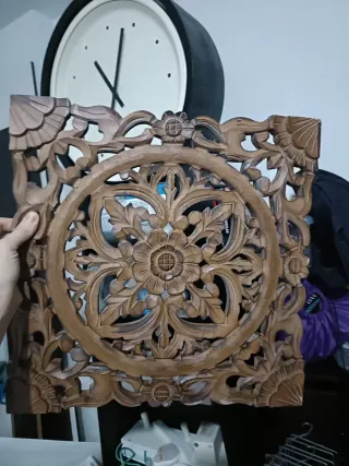 Cuadro decorativo de madera tallada