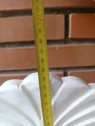 Silla antigua de madera pintada