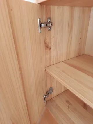 Armario pequeño de madera