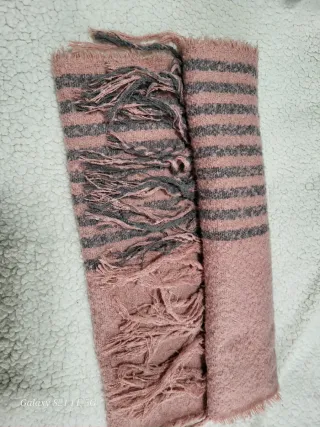Sciarpa rosa con frange