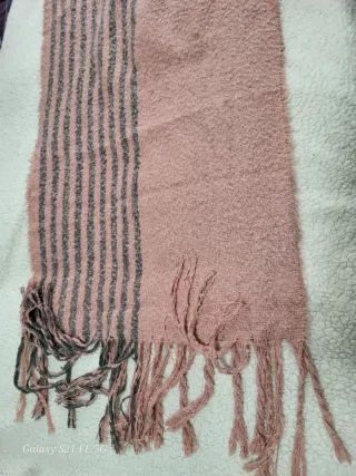 Sciarpa rosa con frange