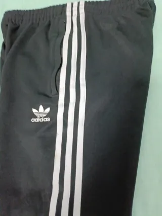 Pantalón deportivo Adidas negro