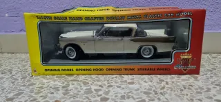 Coche a escala 1:18 Studebaker Golden Hawk 1957