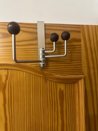 Colgador de pared con 3 perchas