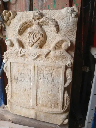 Escudo heráldico piedra Villamayor