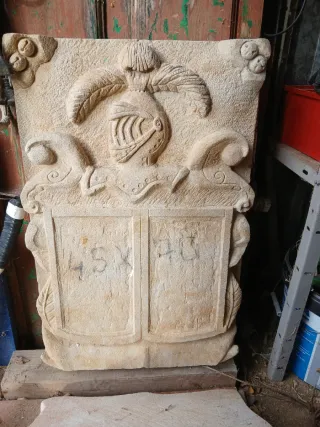 Escudo heráldico piedra Villamayor