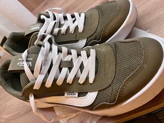 Zapatillas Vans Verdes y Blancas con 2 usos