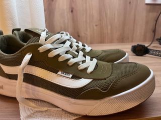 Zapatillas Vans Verdes y Blancas con 2 usos