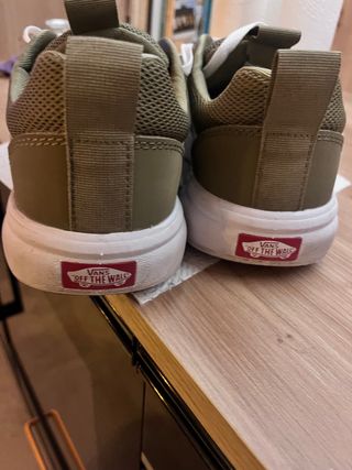 Zapatillas Vans Verdes y Blancas con 2 usos