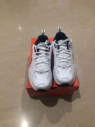 Zapatillas Nike Air Monarch IV Blancas