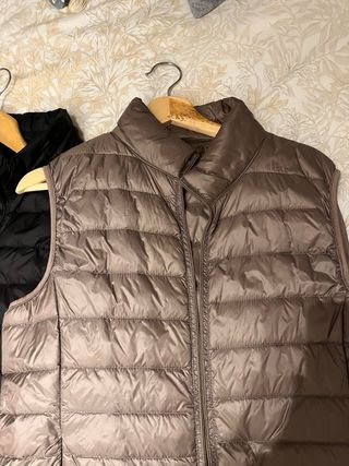 Chalecos acolchados mujer (negro y marrón/dorado)