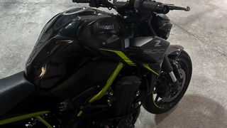 Kawasaki Z900 Full Negra y Verde