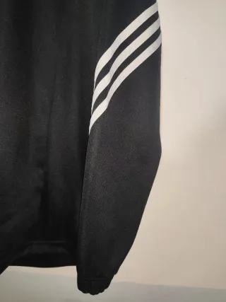 Camiseta Adidas cremallera azul y negra