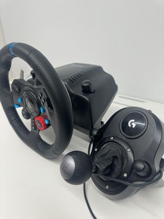 Volante Logitech G29 con pedales y palanca