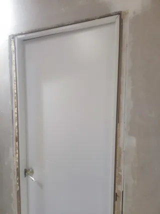 2 Puertas blancas  interior Si te llevas 2 Son 60€