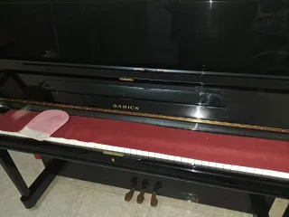 Piano Samick Negro