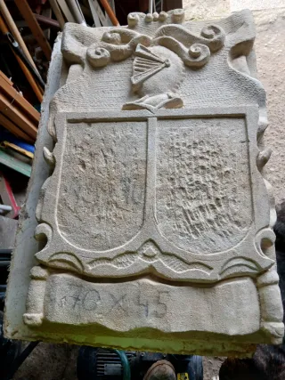 Escudo heráldico piedra Villamayor