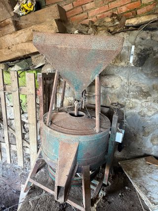 Molino de maiz eléctrico antiguo