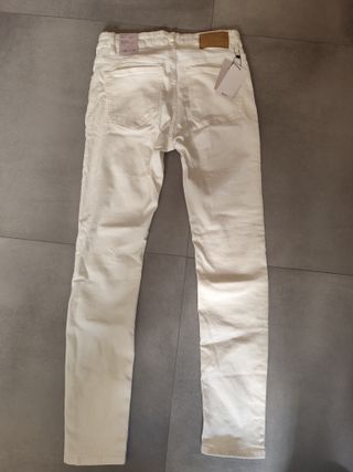 Pantalón blanco sin usar con etiquetas
