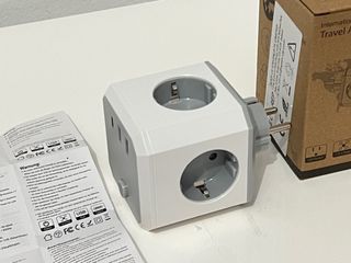 Adaptador de viaje universal multi-enchufe