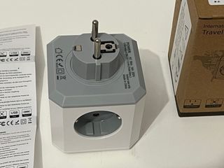 Adaptador de viaje universal multi-enchufe