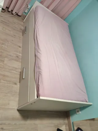 Cama individual con otra plegable de bajo