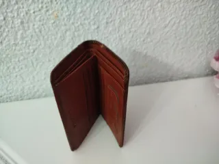 Cartera de piel marrón