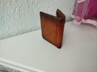 Cartera de piel marrón
