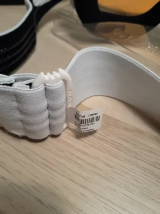 Casco y Gafas de esquí Oakley.