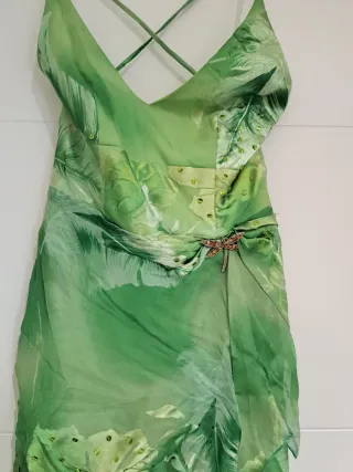 Vestido de fiesta verde con estampado