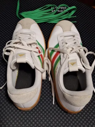 Sapatilhas Adidas Brancas com Listras