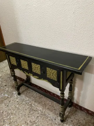 Mesa de entrada tallada madera negra y dorada