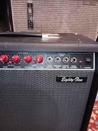 Amplificador Fender Eighty five
