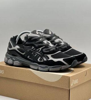 ASICS negras/grises nuevas sin estrenarm