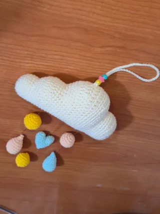 Móvil de nube para cuna