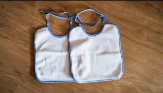 Lote 2 baberos blancos