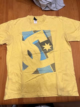 Camiseta DC amarilla