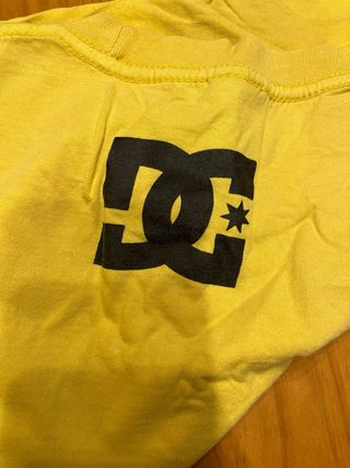 Camiseta DC amarilla