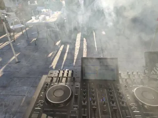 Equipo y DJ para eventos y bodas