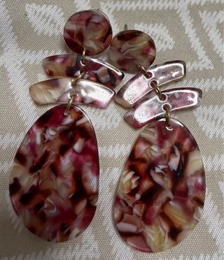 Pendientes largos multicolor y rojo