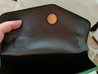 Bolso verde con cadena y asa