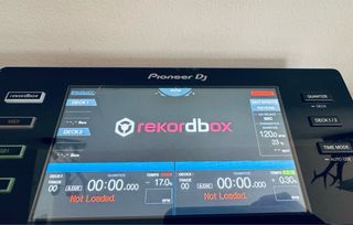 Mesa DJ Pioneer XDJ-RX + Funda + Altavoces
