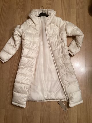 Abrigo acolchado largo blanco Zara