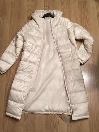 Abrigo acolchado largo blanco Zara