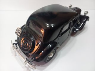 Bburago Citroen T.A 15 cv 1/24