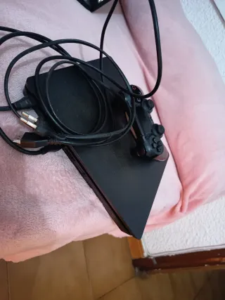 PS4 (PlayStation 4) Negra en perfectas condiciones