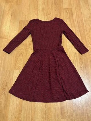 Vestido burdeos y negro de manga larga