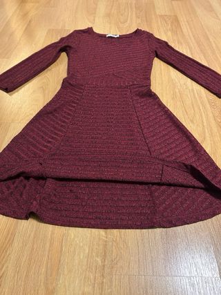 Vestido burdeos y negro de manga larga