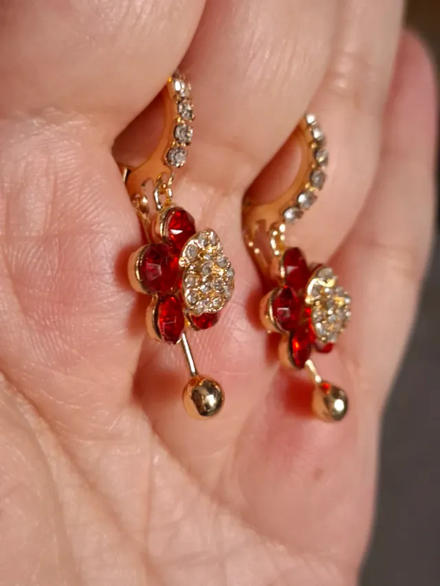 Pendientes flor dorados y rojos